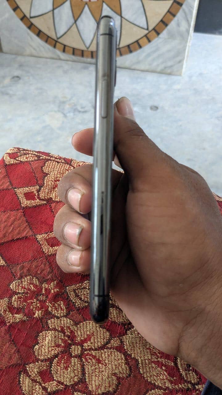 Apple iPhone 11 Pro 1
