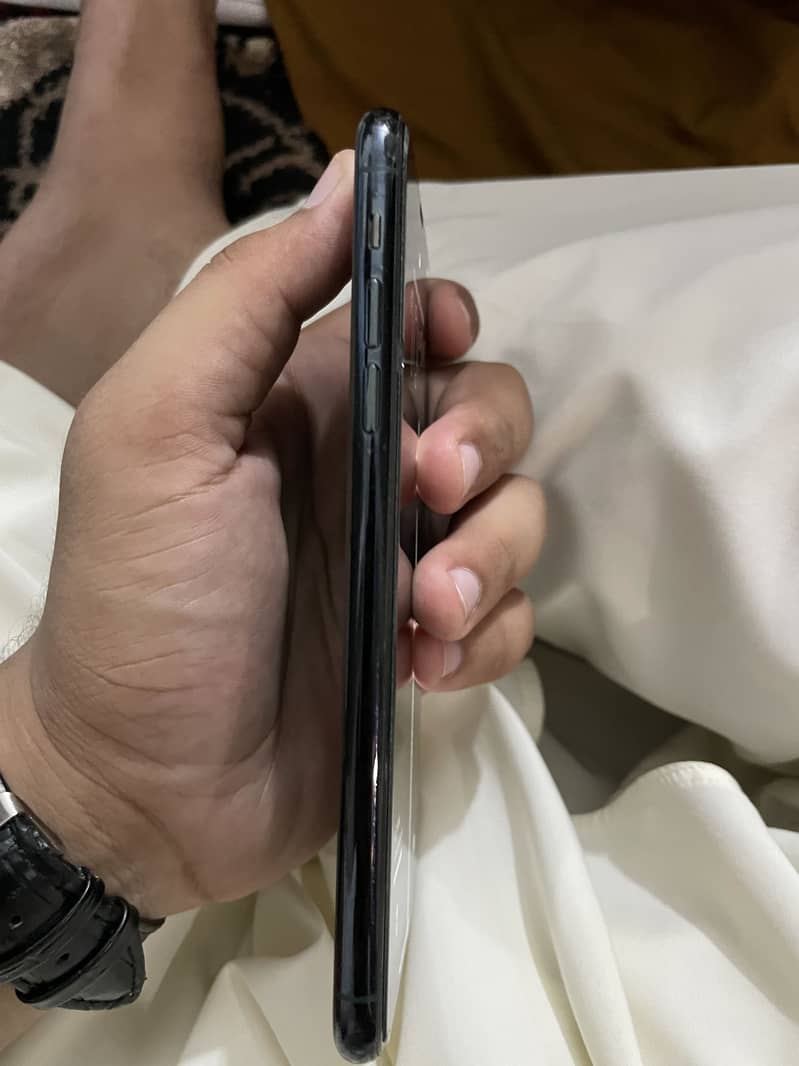 Apple iPhone 11 Pro Max 3