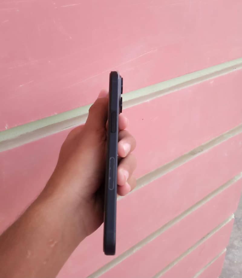 Apple iPhone 15 4