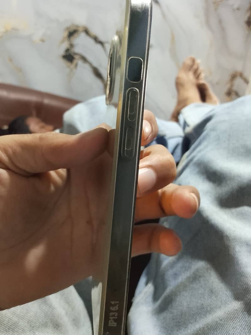 Apple iPhone 13 3