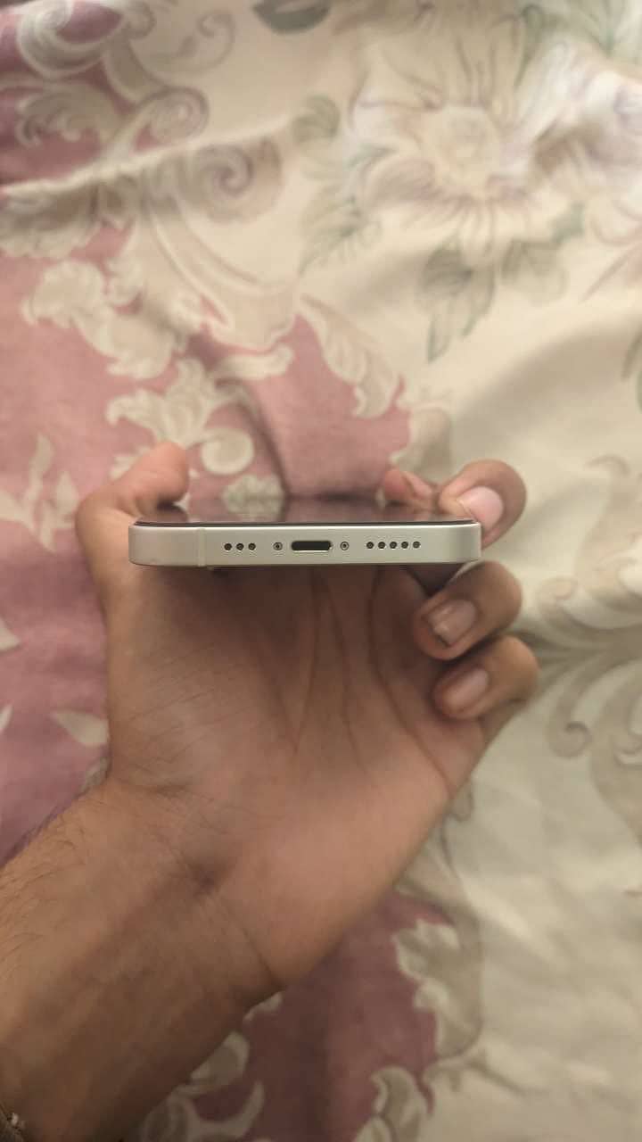 Apple iPhone 13 2