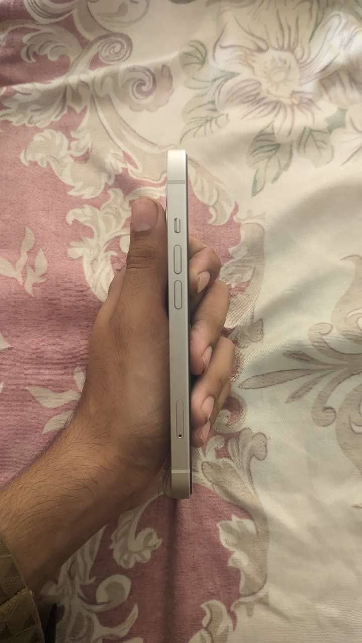 Apple iPhone 13 4
