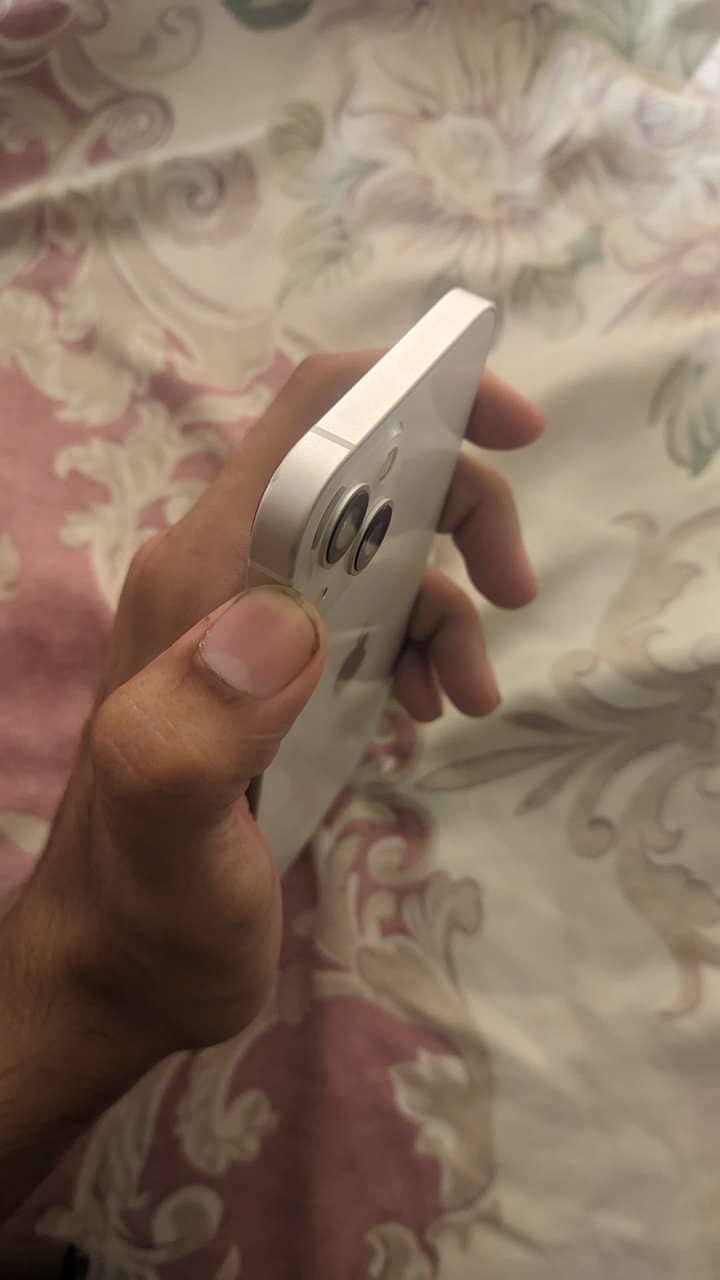 Apple iPhone 13 5