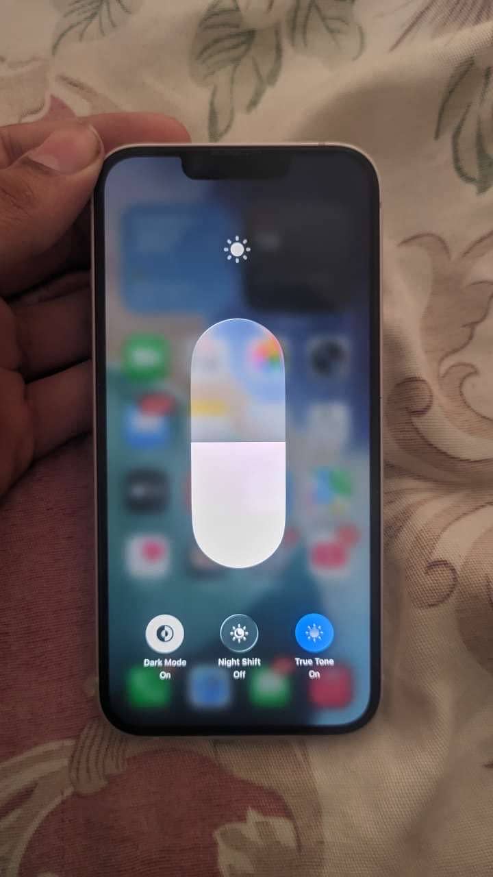 Apple iPhone 13 8