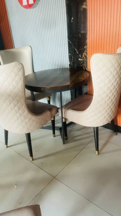 Chairs Table
