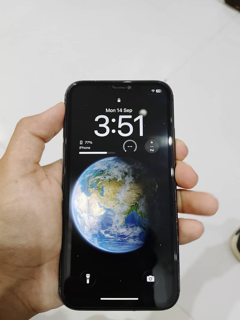 Apple iPhone 11 0
