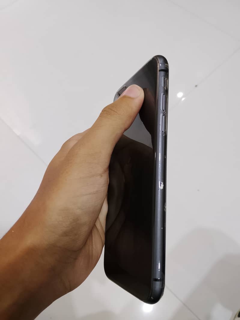 Apple iPhone 11 4