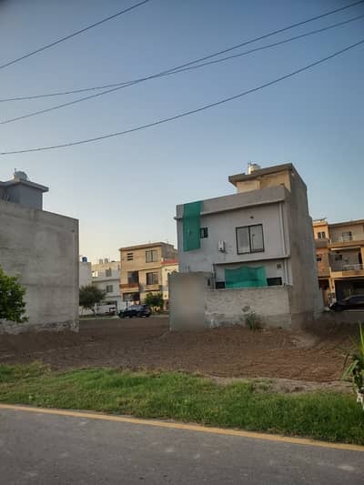 Buying A Near to Park Residential Plot In Lahore?