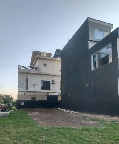 Perfect On Excellent Location 5 Marla Residential Plot In Park View City - Executive Block For sale