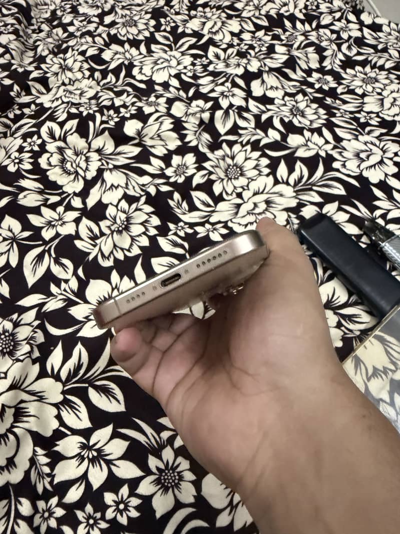 Apple iPhone 16 Pro Max 5