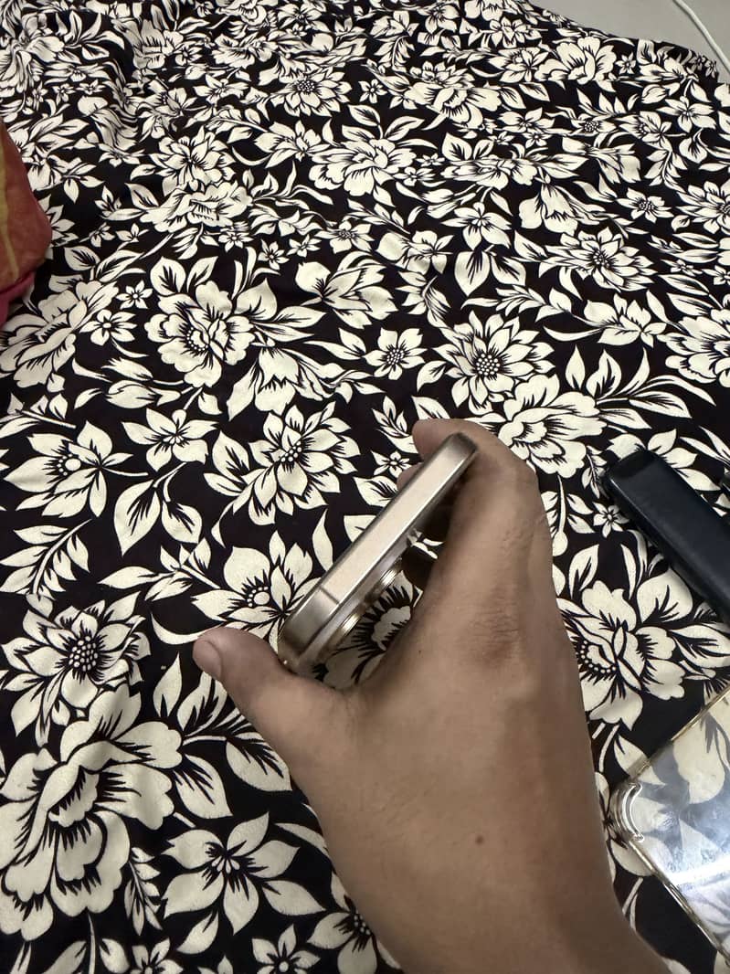 Apple iPhone 16 Pro Max 6