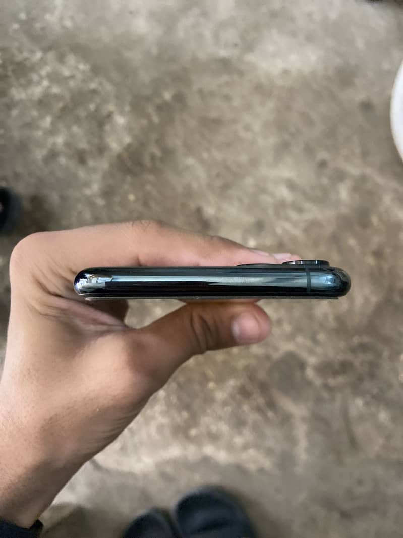 Apple iPhone 11 Pro Max 2