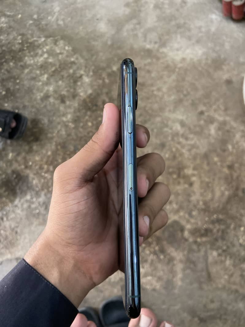 Apple iPhone 11 Pro Max 3