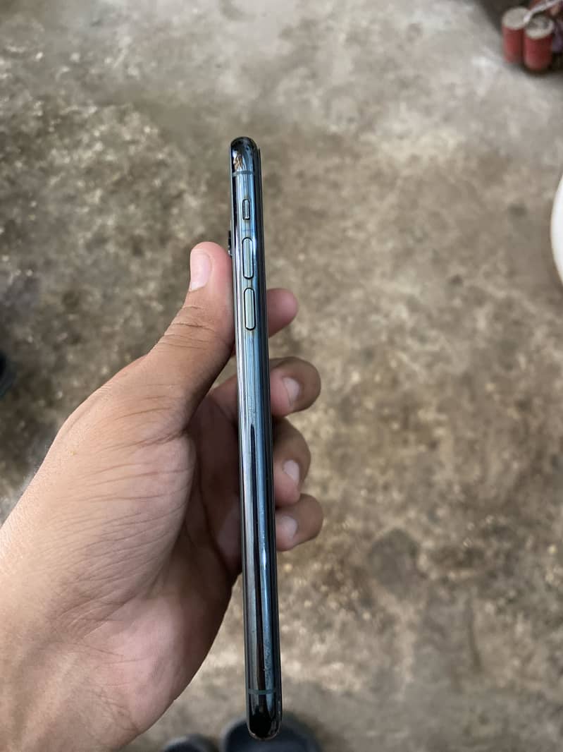 Apple iPhone 11 Pro Max 8