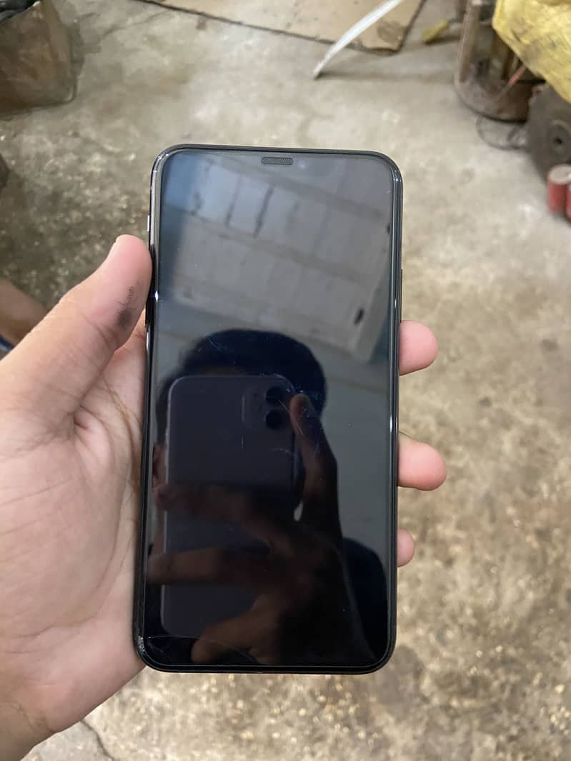 Apple iPhone 11 Pro Max 9