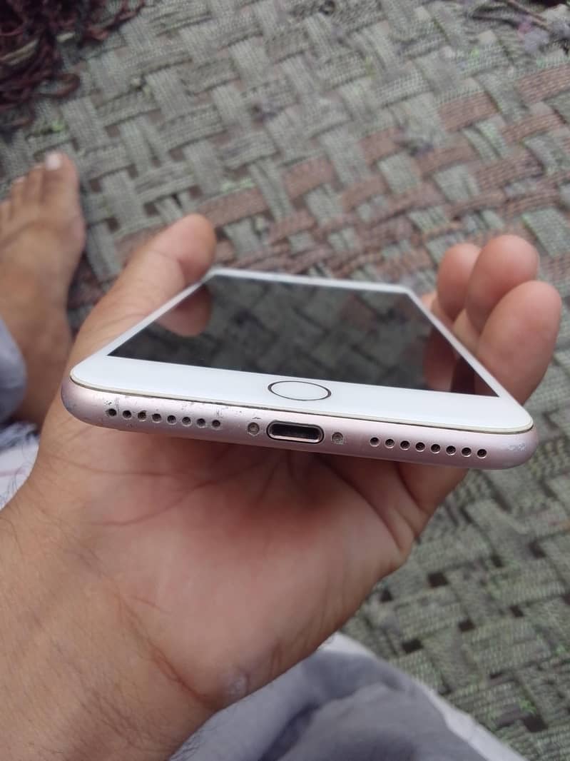 Apple iPhone 8 Plus 4