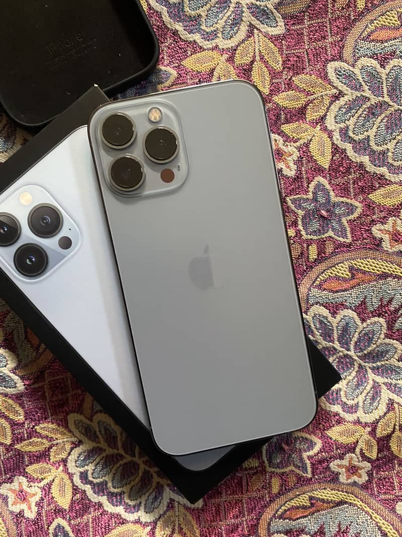 Apple iPhone 13 Pro Max 0