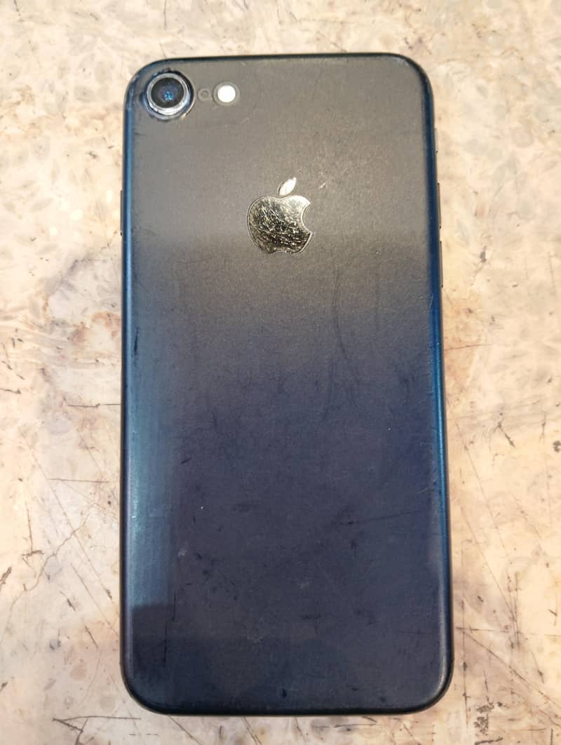Apple iPhone 7 1