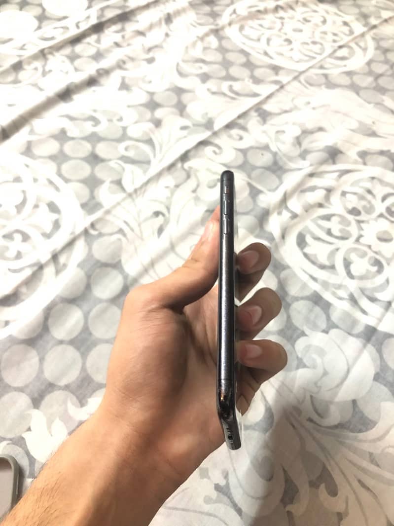 Apple iPhone XS 5