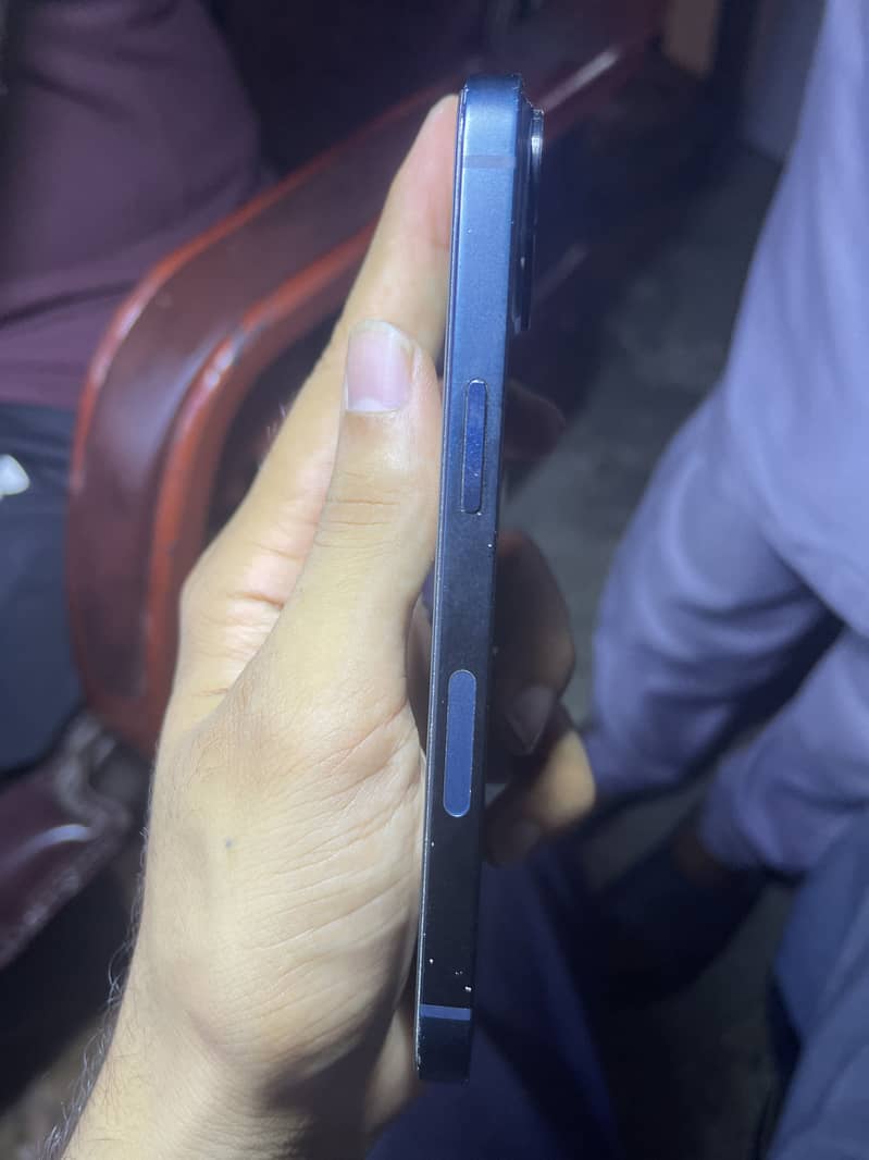 Apple iPhone 13 2