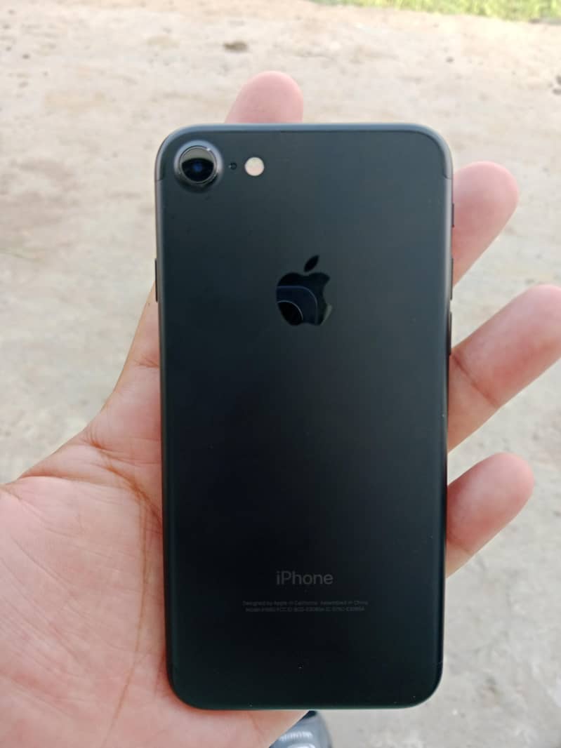 Apple iPhone 7 0