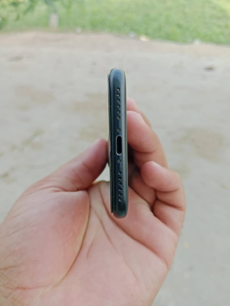 Apple iPhone 7 3