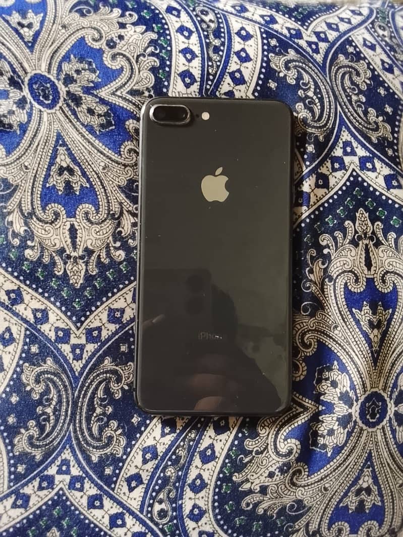 Apple iPhone 8 Plus 2