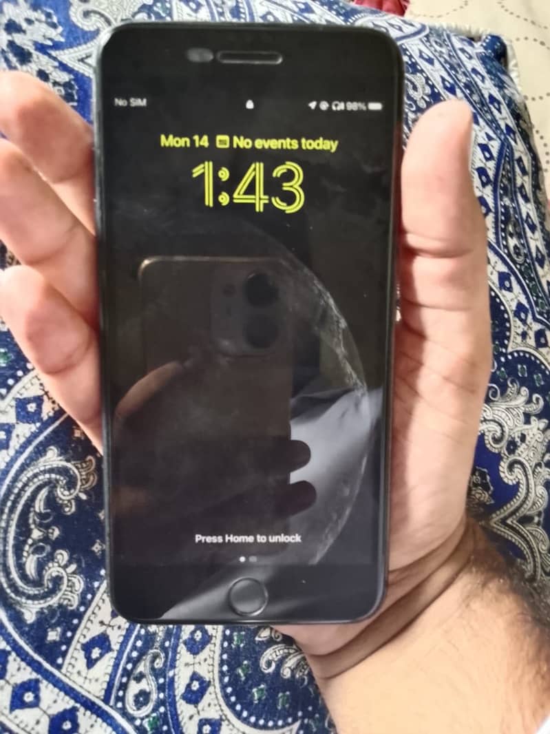 Apple iPhone 8 Plus 3