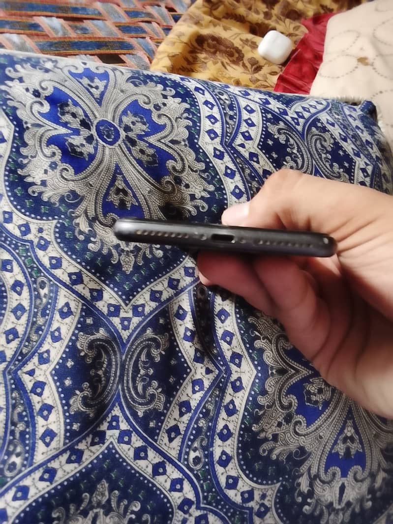 Apple iPhone 8 Plus 4