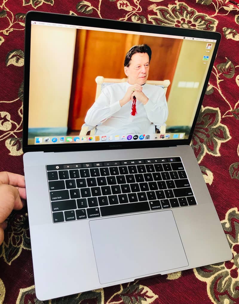 MacBook 1