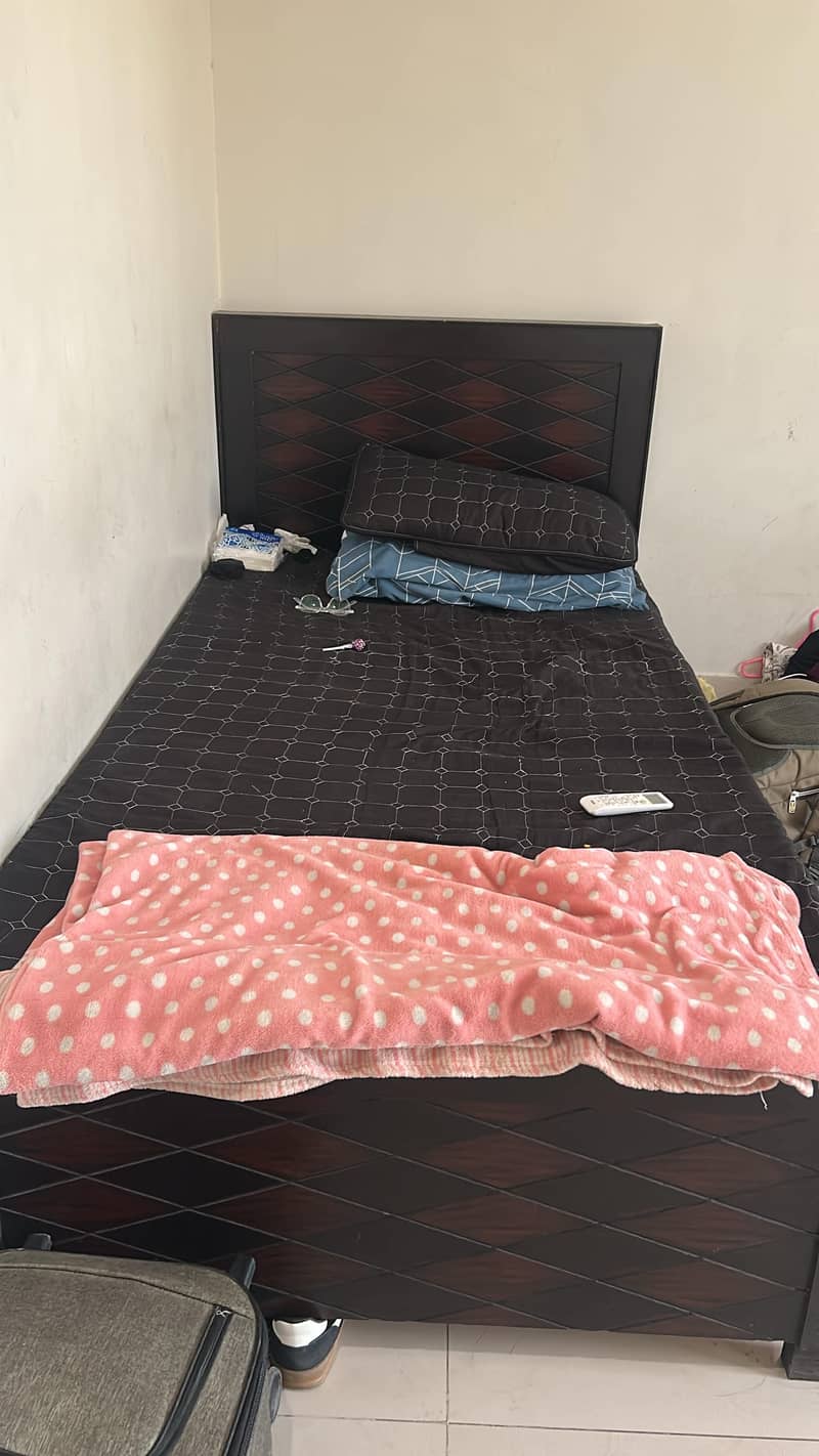 GOOD CONDITION BED AVAILABLE 0