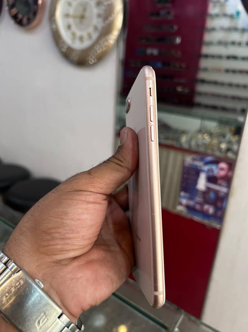 Apple iPhone 8 Plus 0