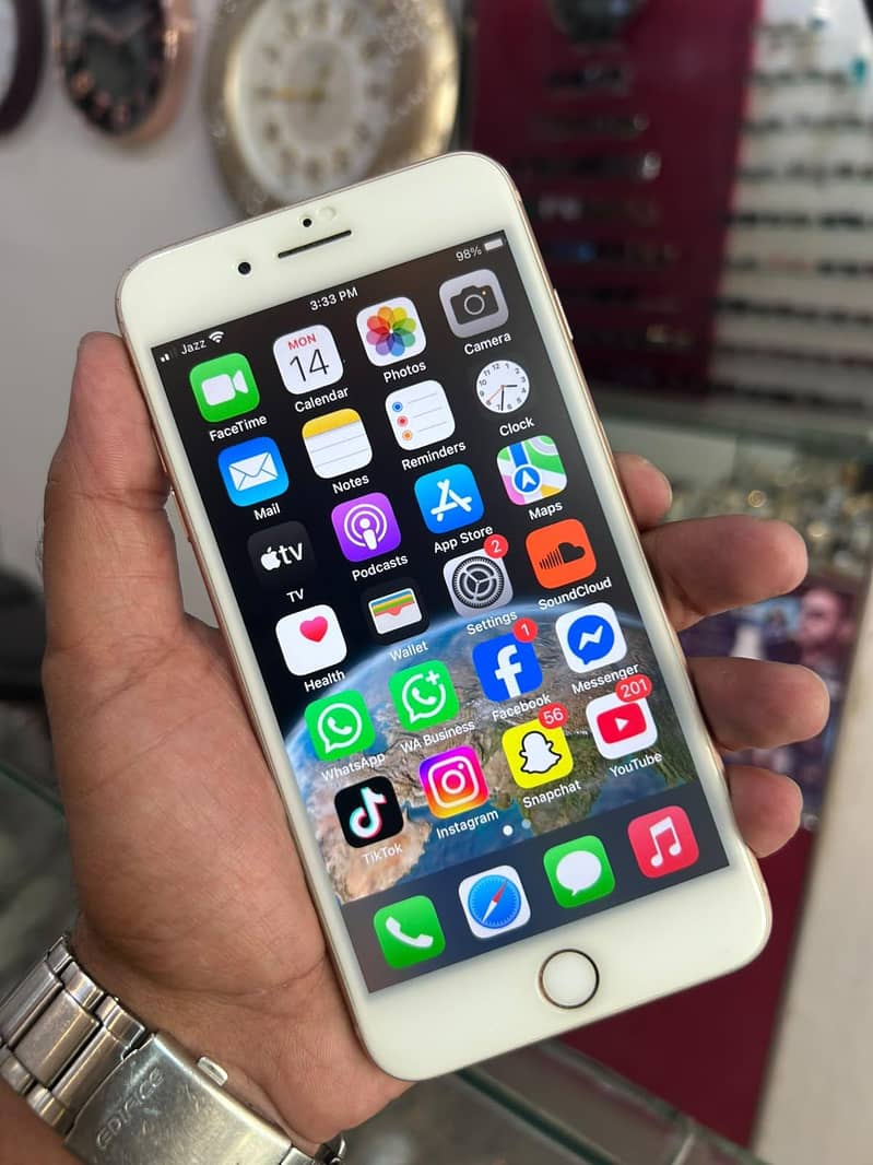 Apple iPhone 8 Plus 1