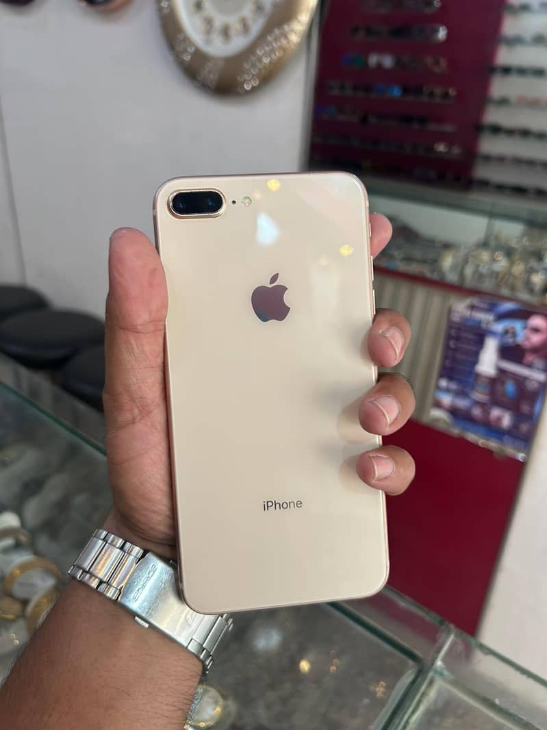 Apple iPhone 8 Plus 3
