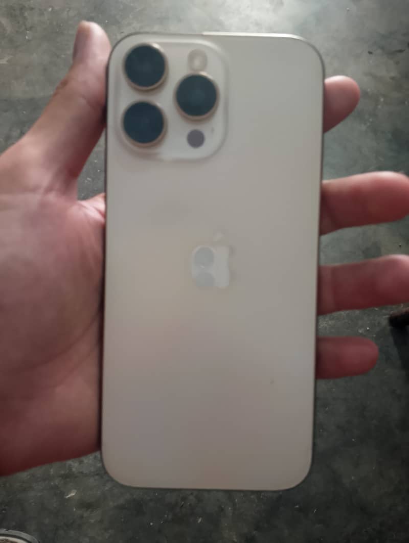 Apple iPhone 16 Pro Max 4