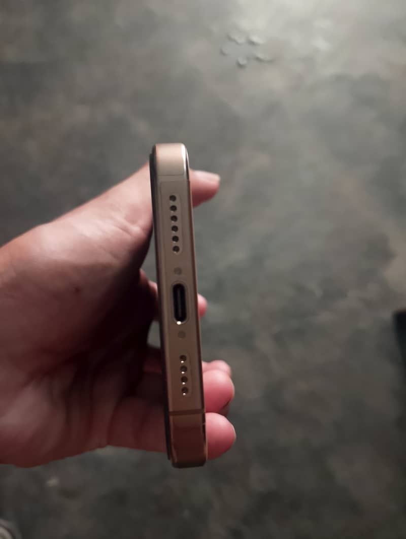 Apple iPhone 16 Pro Max 5