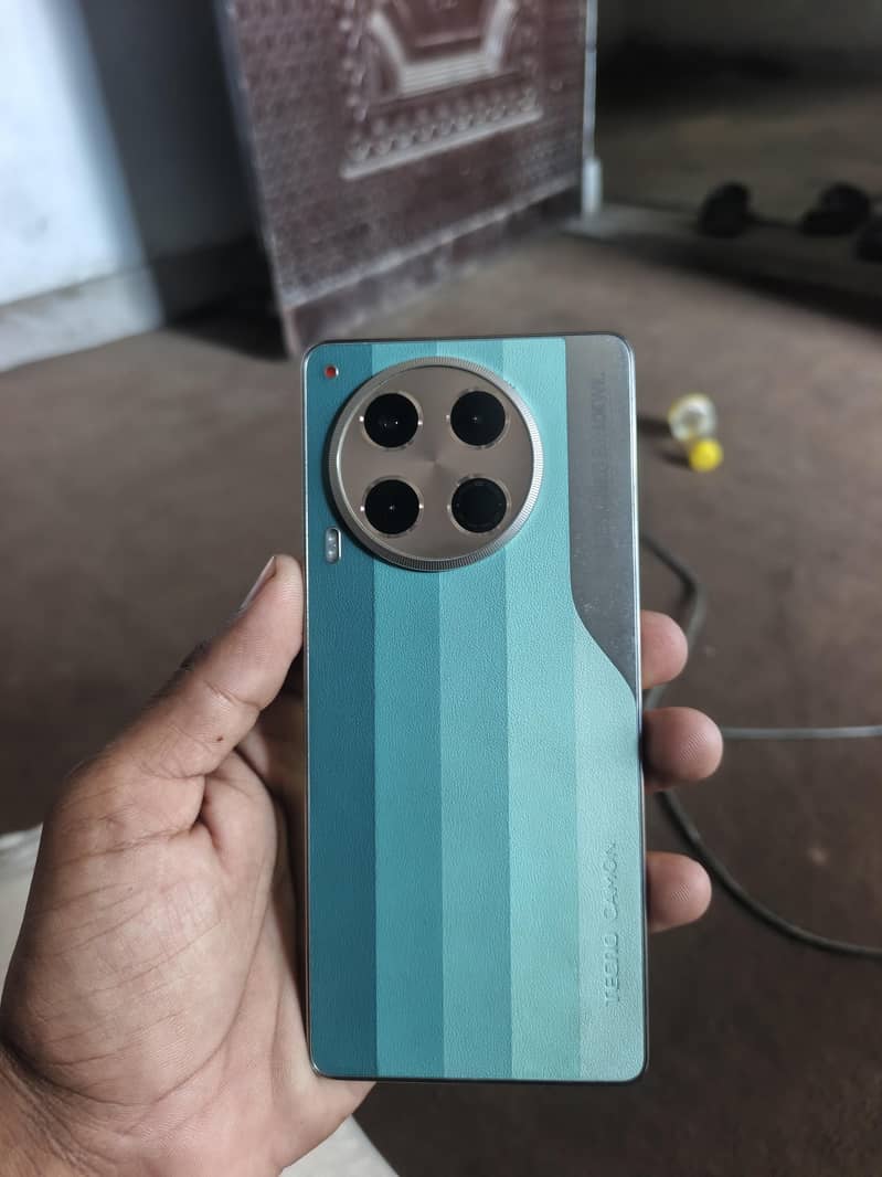 Tecno CAMON 30 0