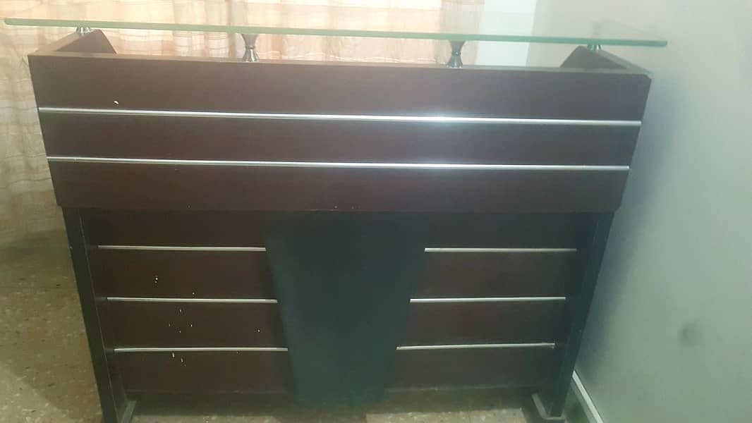 Reception table 0
