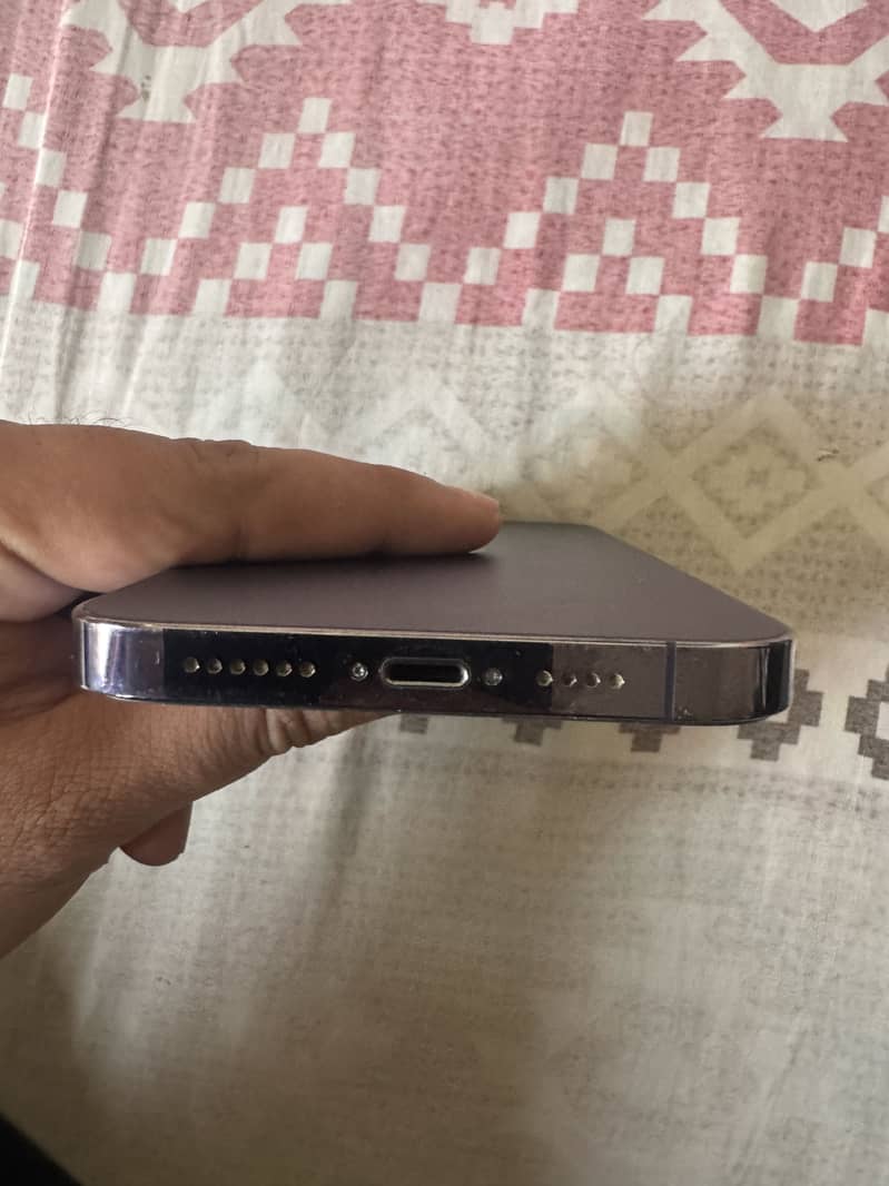 Apple iPhone 14 Pro Max 1