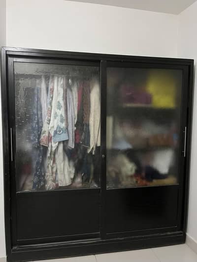 Sliding Wardrobe with mirror inside - Good condition