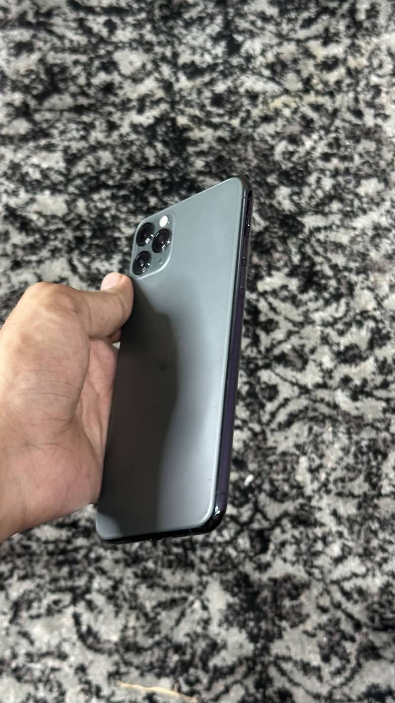 Apple iPhone 11 Pro Max 2