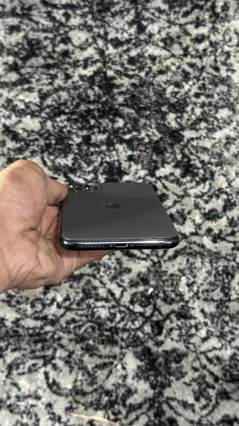 Apple iPhone 11 Pro Max 5