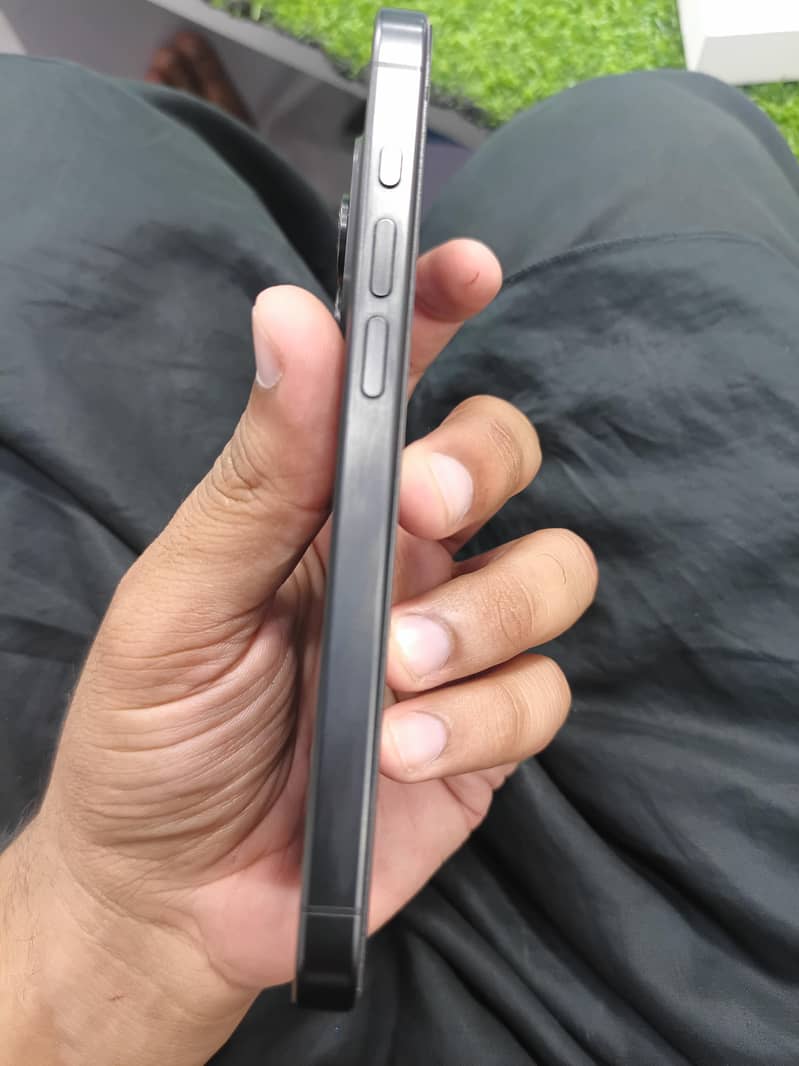 Apple iPhone 15 Pro 1