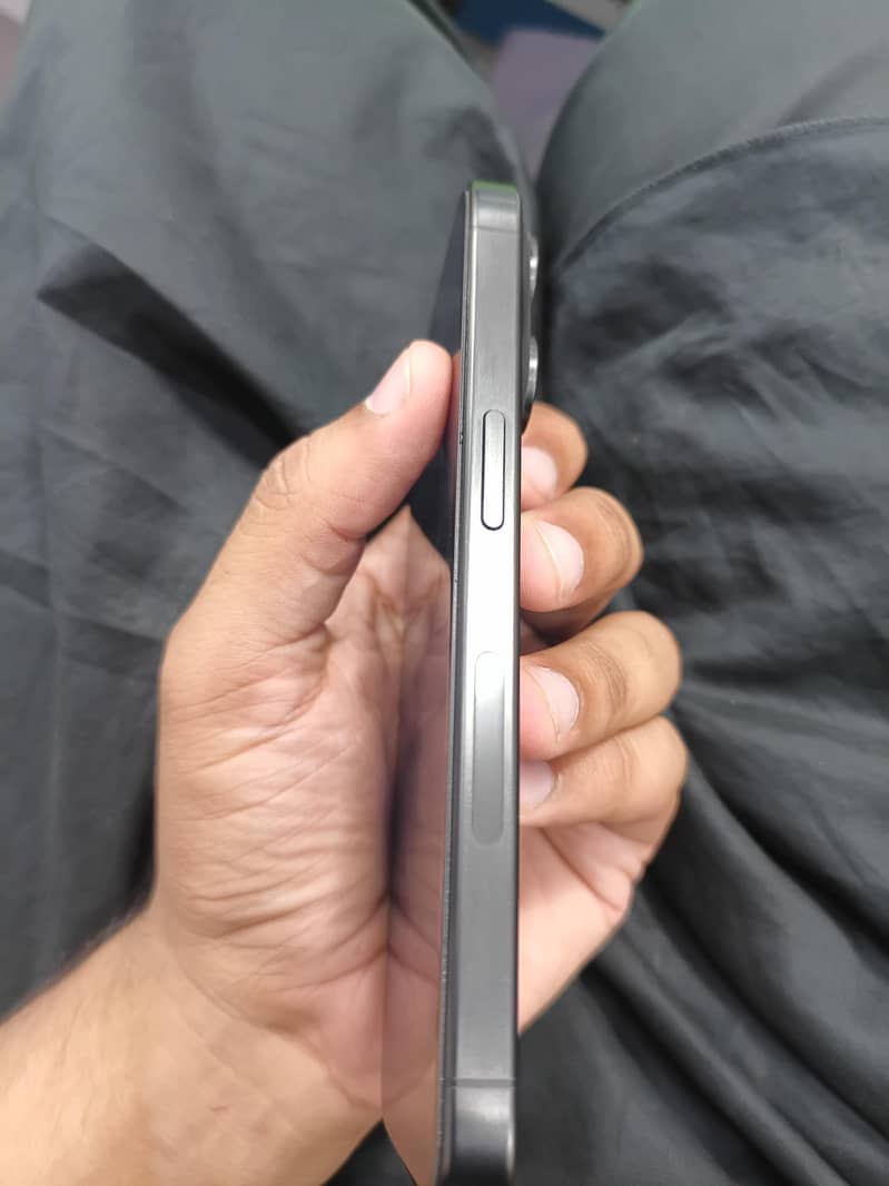 Apple iPhone 15 Pro 2