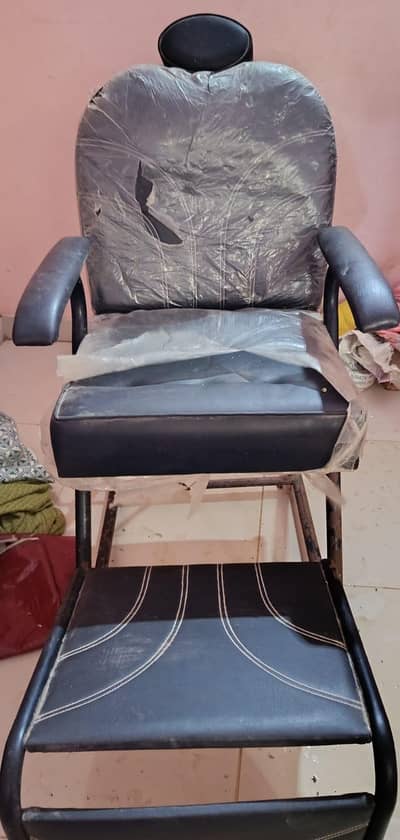 Parlour & Facial Chair With Meni Pedi stand