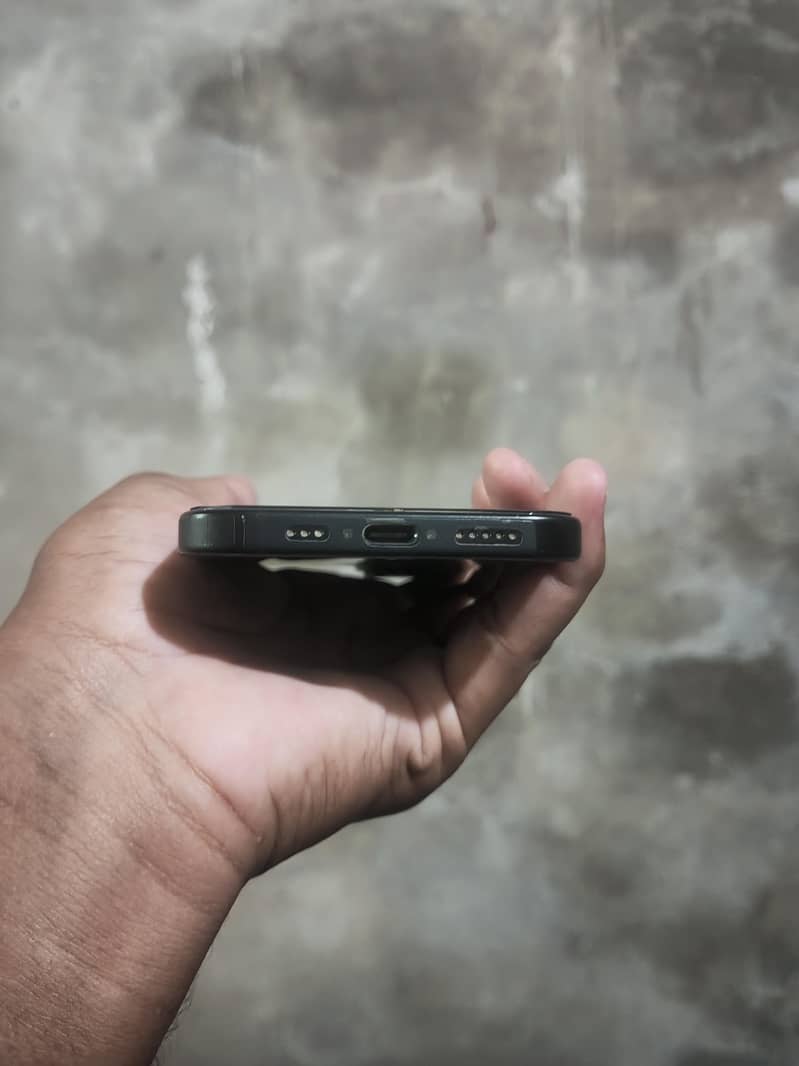 Apple iPhone 15 4