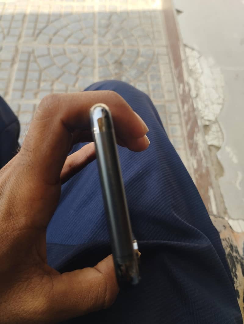 Apple iPhone XS 1