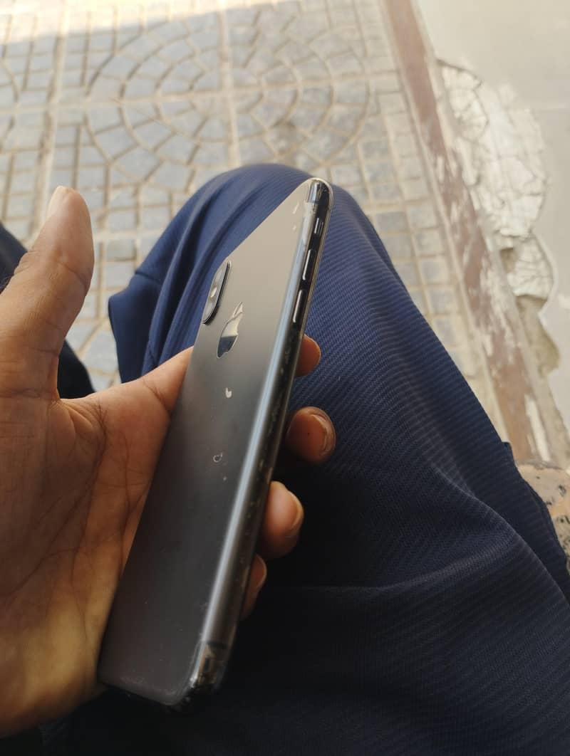 Apple iPhone XS 3
