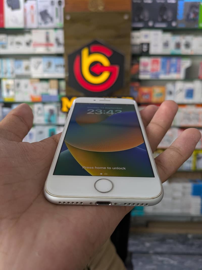 Apple iPhone 8 1