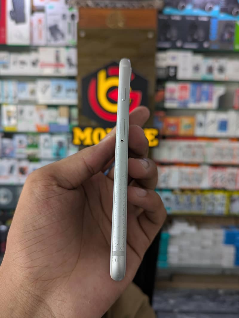 Apple iPhone 8 3